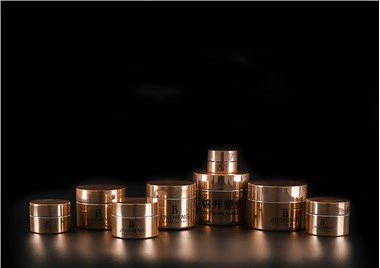 Butelka z pompką bezpowietrzną o pojemności 120 ml