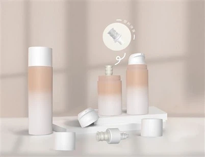 Butelka z pompką próżniową o pojemności 50 ml